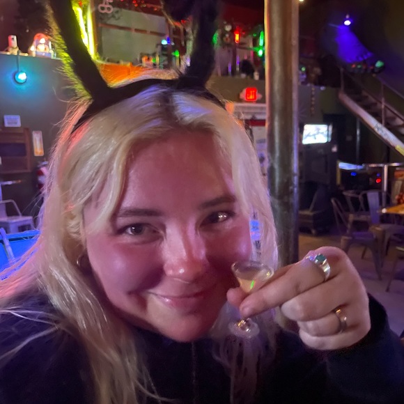 Meet your Posher, Kaylee - Picture 1 of 1